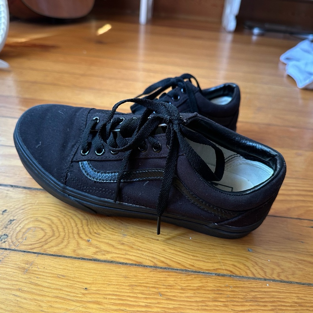 OLD SKOOL CANVAS SHOE— Vans, size: 8 W, 6.5 M